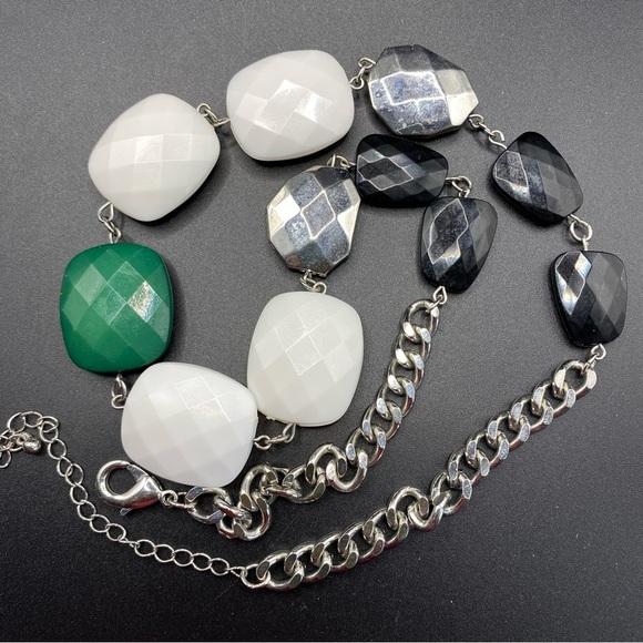 Chunky Acrylic Beads Silver Tone Chain Green White Silver Black Necklace - Picture 5 of 7